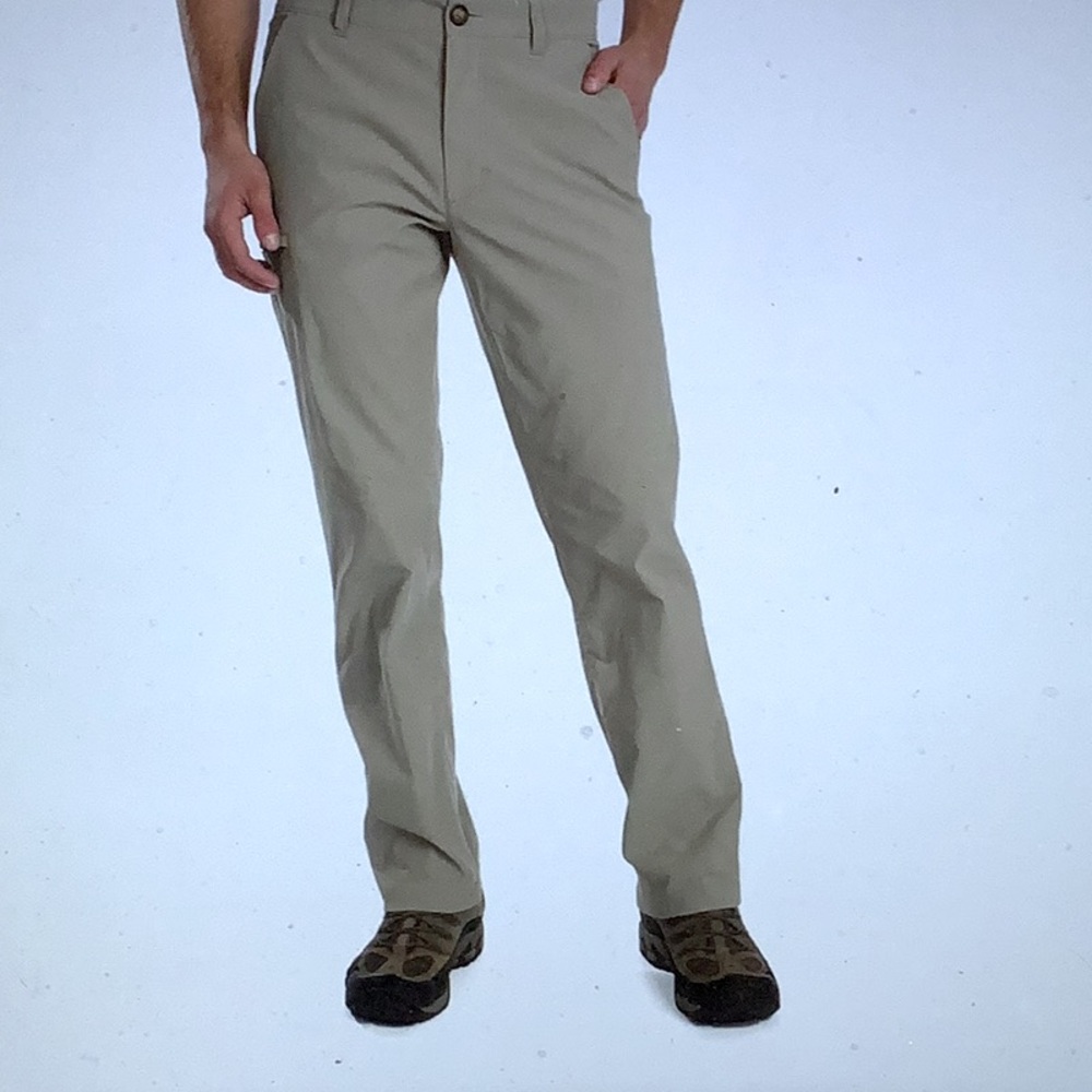 Union Bay Men's Rainier Classic Fit Travel Tech Chino Pant Khaki. EUC 32x32